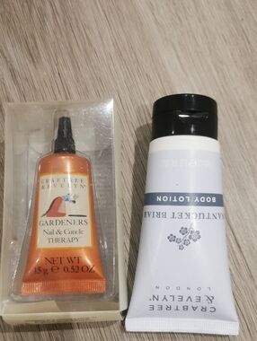 Crabtree & Evelyn Orange and White Hand & Foot Care Set